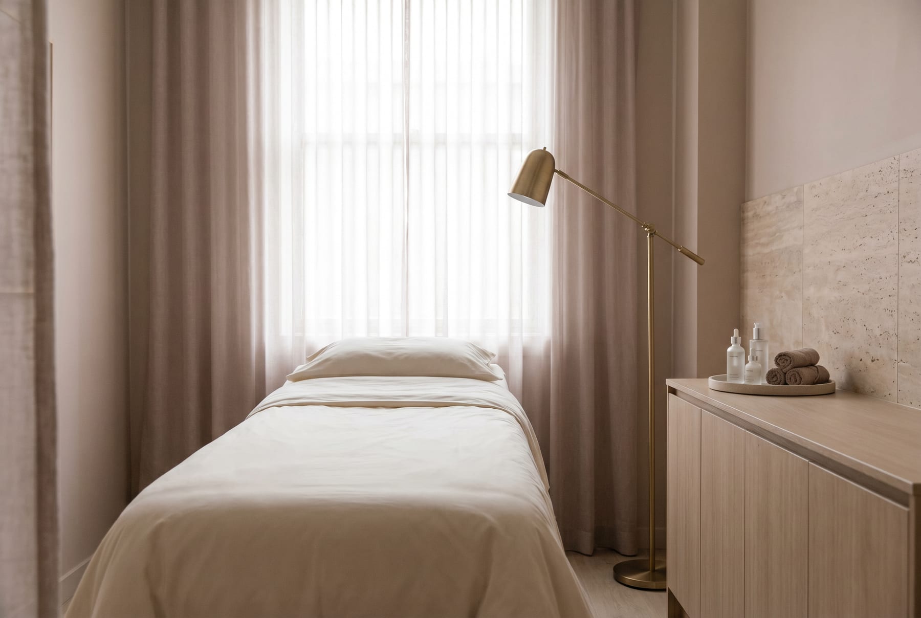Treatment room at Lips And Tips